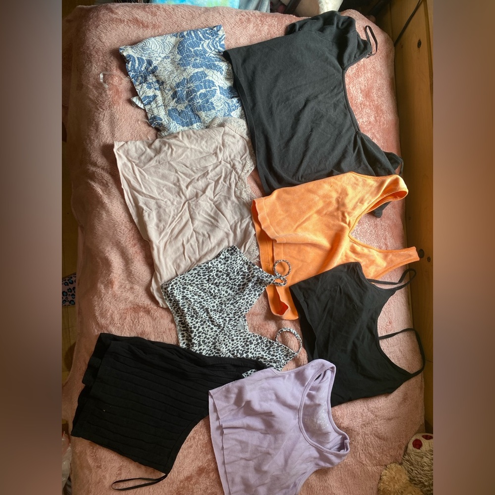 Variety of summer crop tops all in a lot!